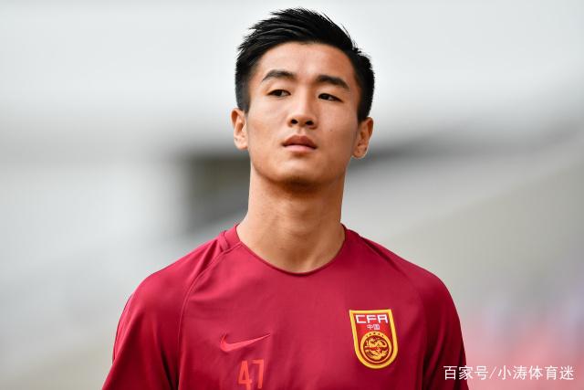 郑钦文先声夺人，首盘虽遇波折最终取胜
